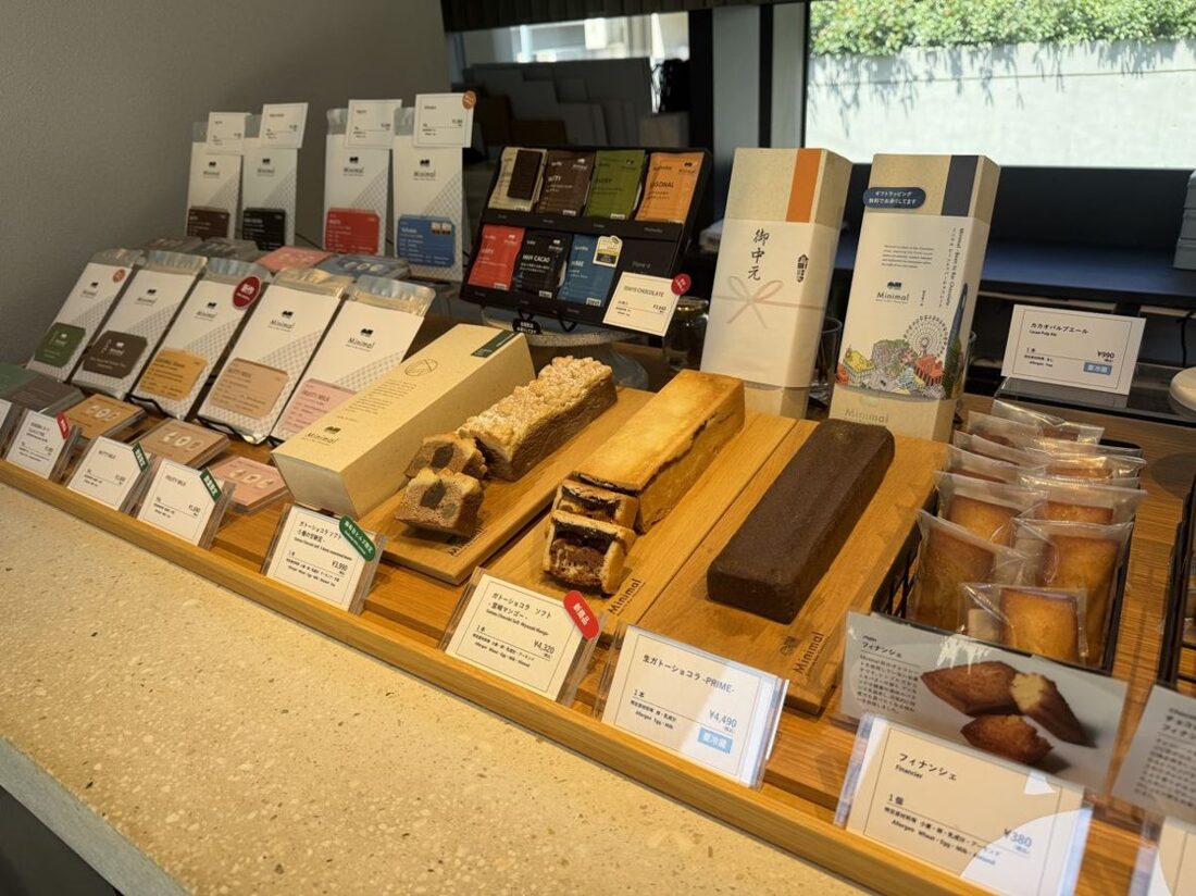 Bean to bar craft chocolate bars and cakes at Minimal Tokyo