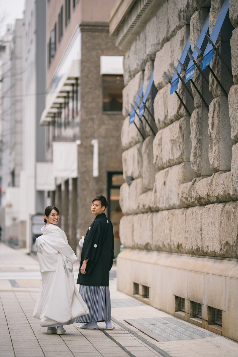 Couple in wedding kimono walking through Kobe Former Foreign Settlement