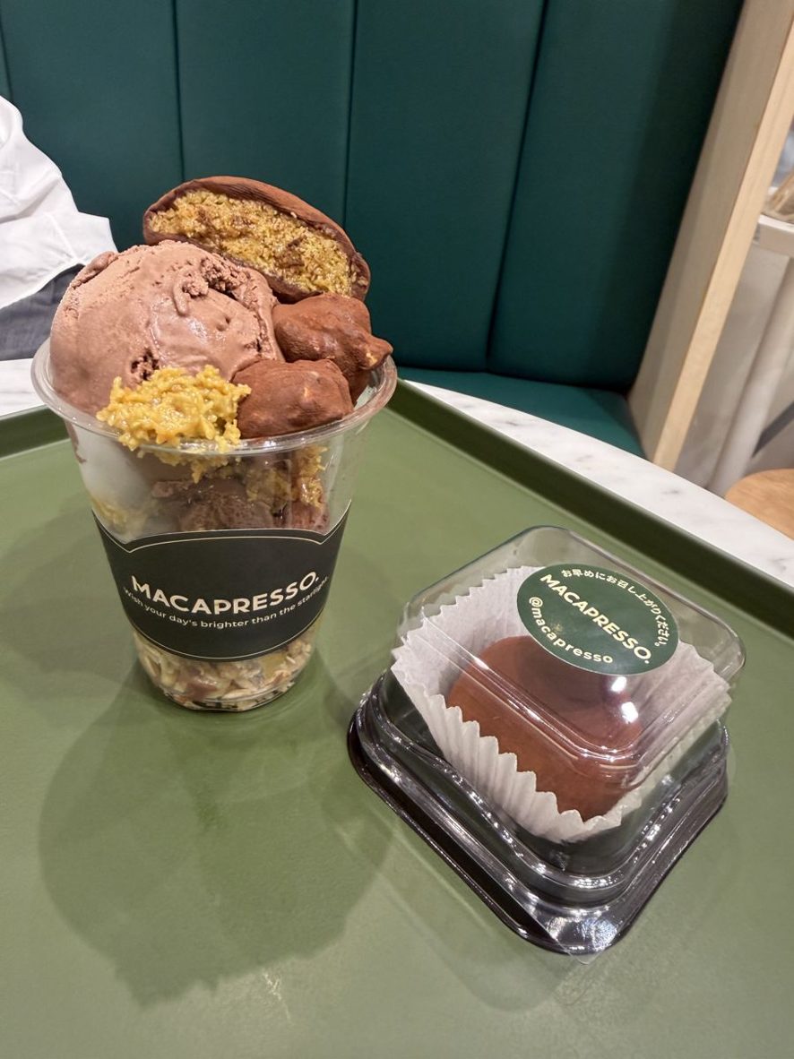Korean style gelato cup and chocolate cake at MACAPRESSO Tokyo