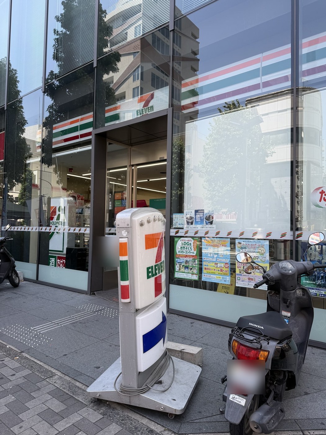 7-Eleven convenience store front in Nagoya with the green and orange sign