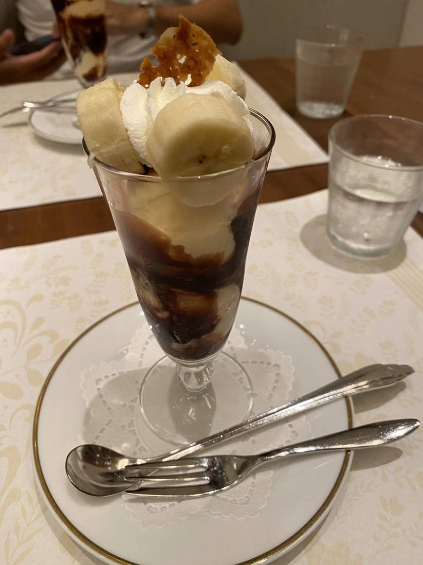 Close-up of the caramel brittle standing upright in a banana parfait