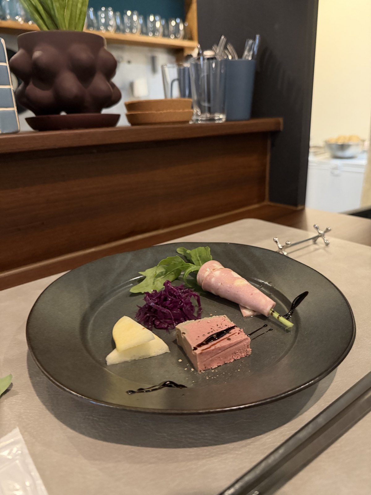 Appetiser plate with pâté, mortadella, red cabbage and cheese