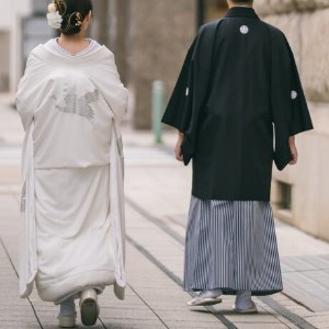 Sachi and Ichi, from behind, in Kobe